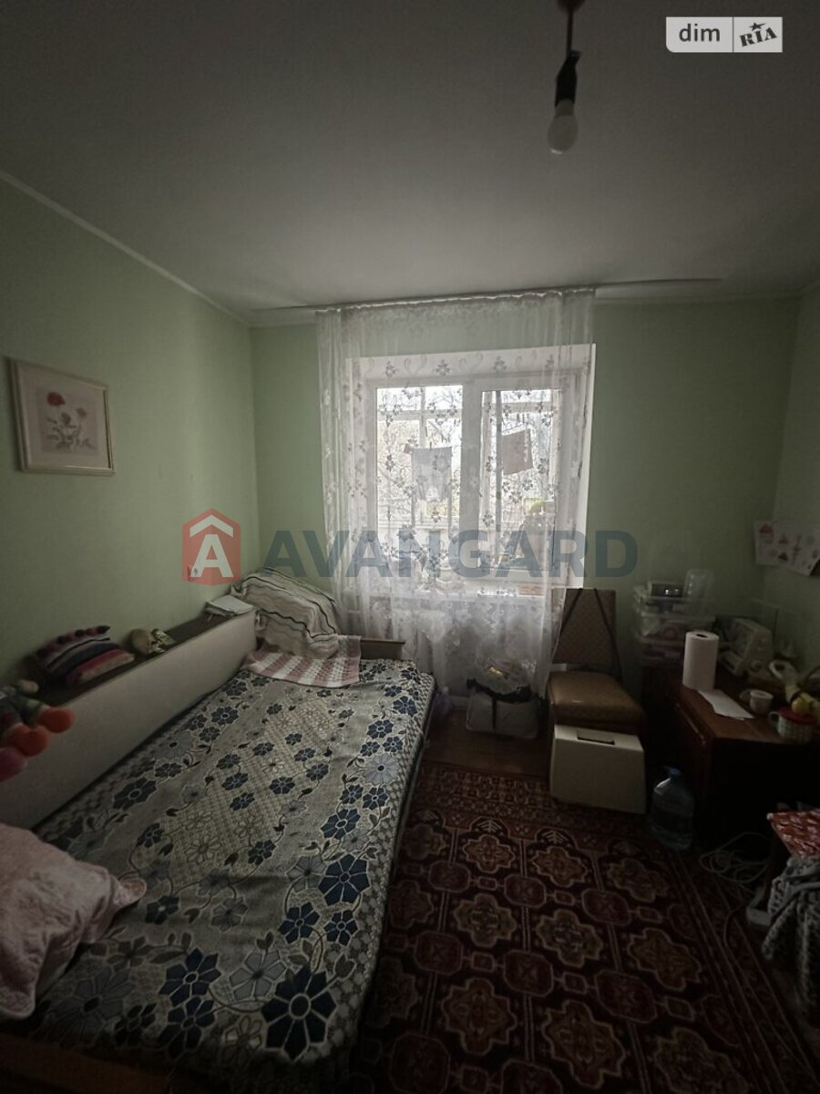 3 ��. ��������, 68/40/10 ��. �., 2/9 ������ ���� 8