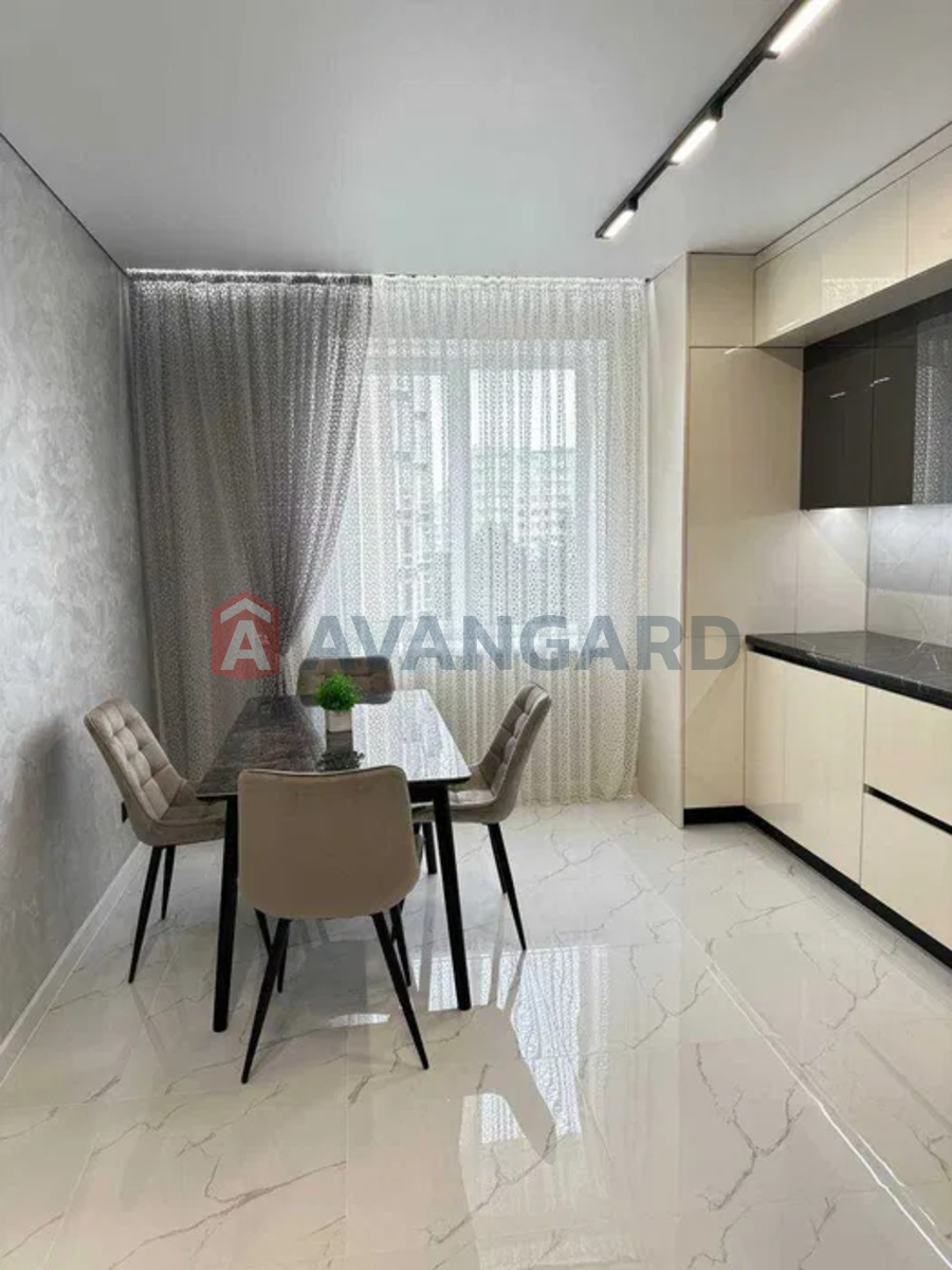 2 ��. ��������, 76/62/12 ��. �., 4/10 ������ ���� 4