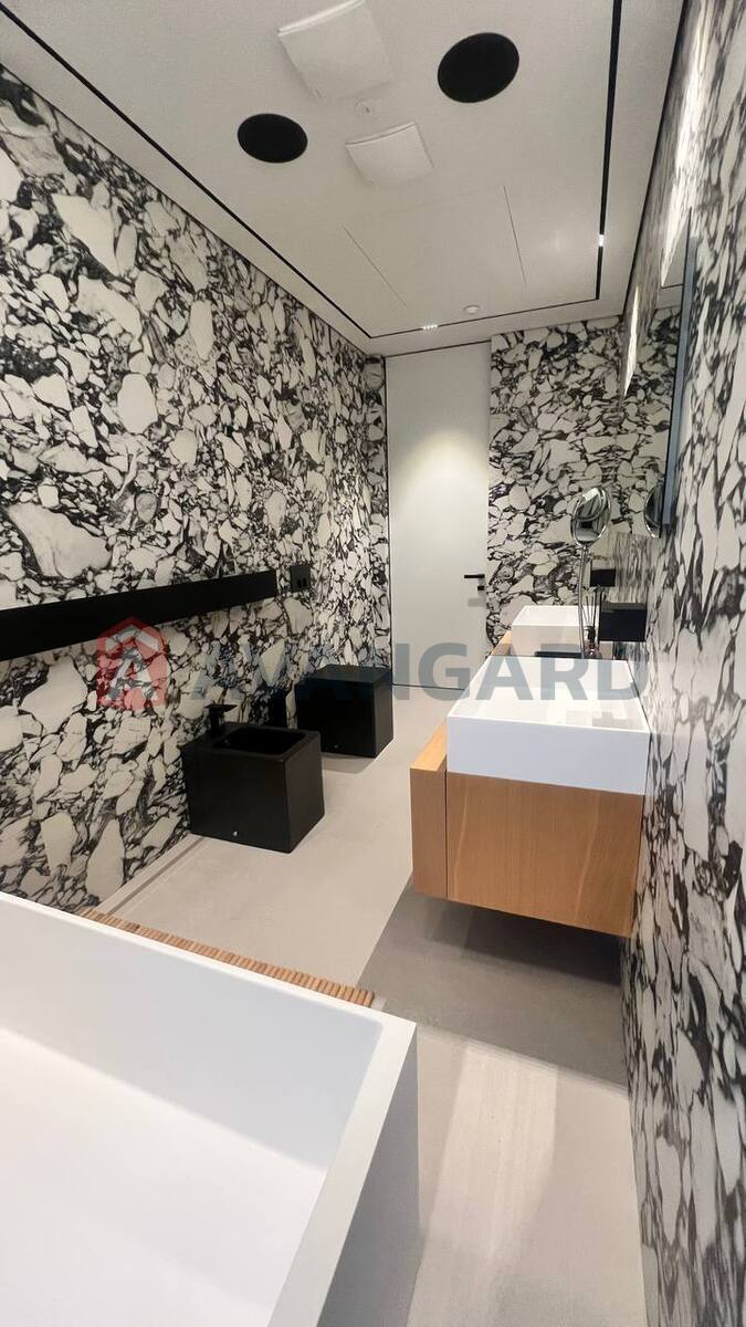 3 ��. ��������, 100/-/- ��. �., 4/5 ������ ���� 18