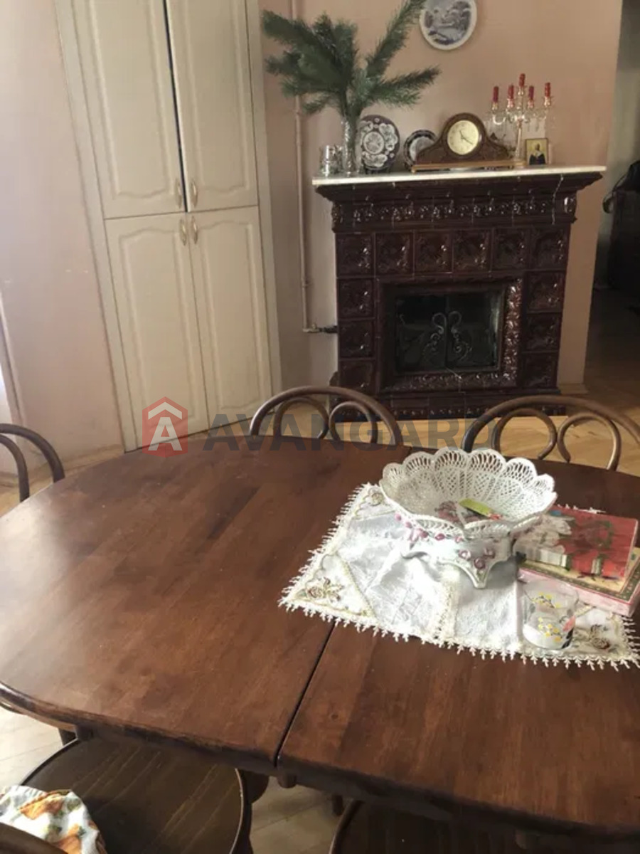 3 ��. ��������, 102/-/12 ��. �., 4/5 ������ ���� 15