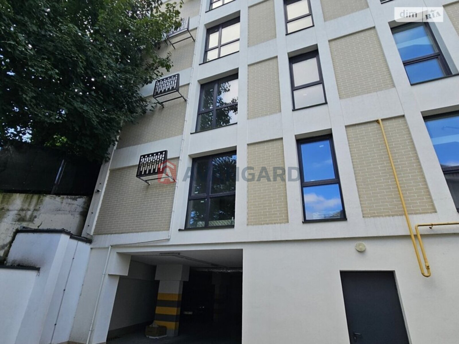 1 ��. ��������, 38/28/16 ��. �., 2/4 ������ ���� 18