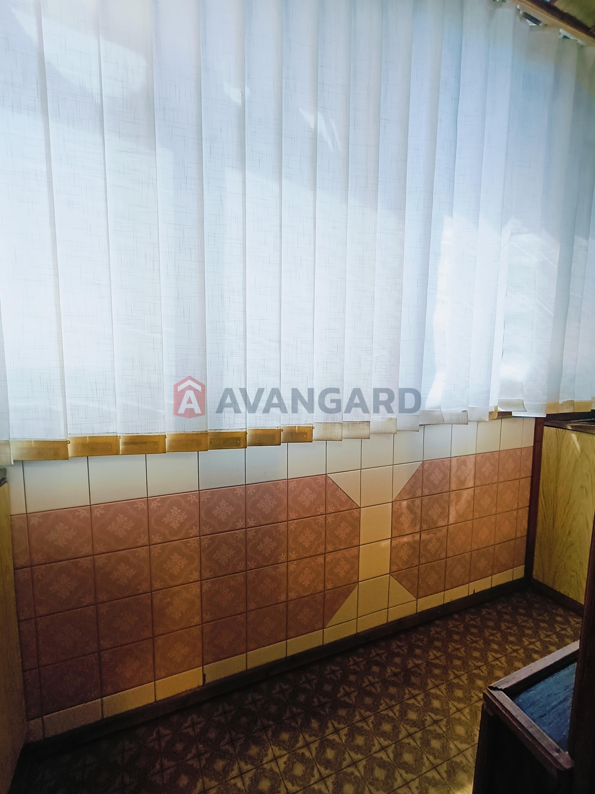 4 ��. ��������, 88/57/7,3 ��. �., 7/9 ������ ���� 14