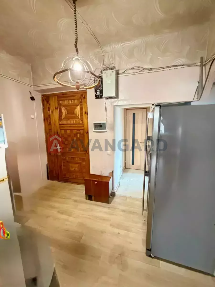 3 ��. ��������, 68/42/8 ��. �., 2/4 ������ ���� 14