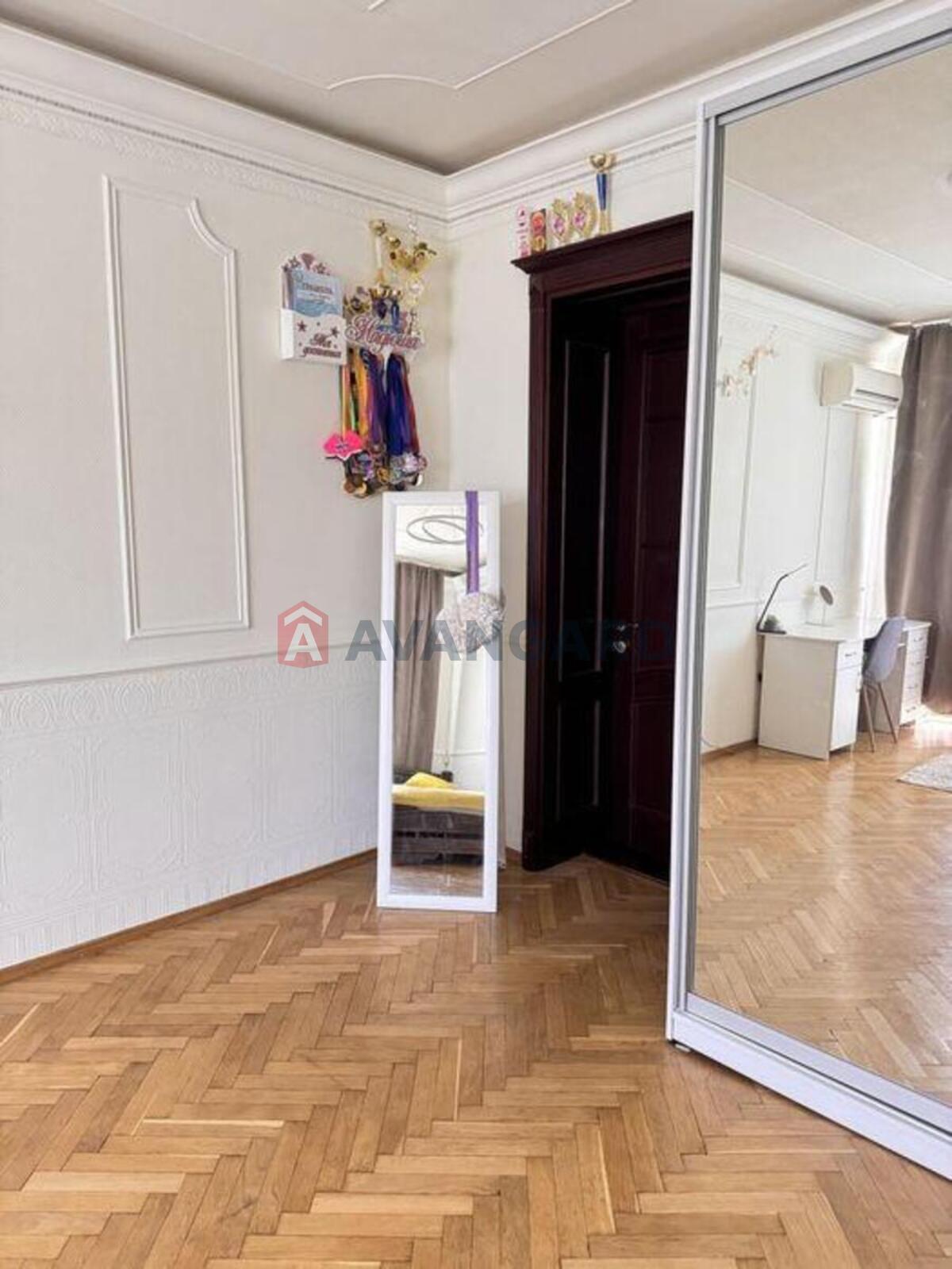 5 ��. ��������, 158/-/23 ��. �., 3/6 ������ ���� 13