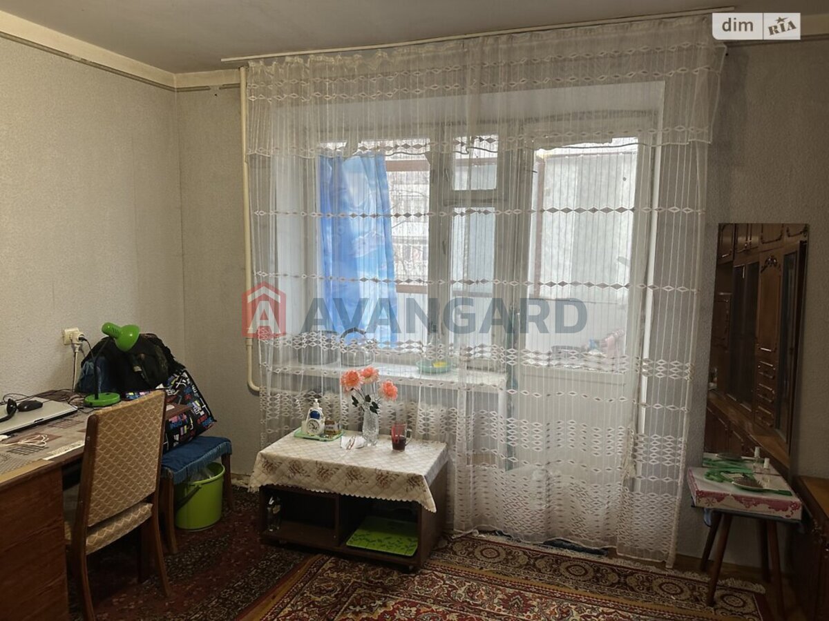 3 ��. ��������, 68/40/10 ��. �., 2/9 ������ ���� 4