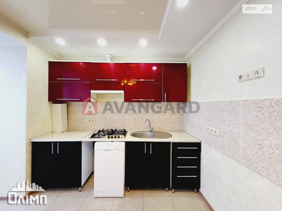 3 ��. ��������, 81/45/15 ��. �., 11/11 ������ ���� 17