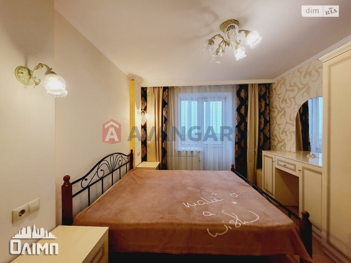 3 ��. ��������, 81/45/15 ��. �., 11/11 ������ ���� 19