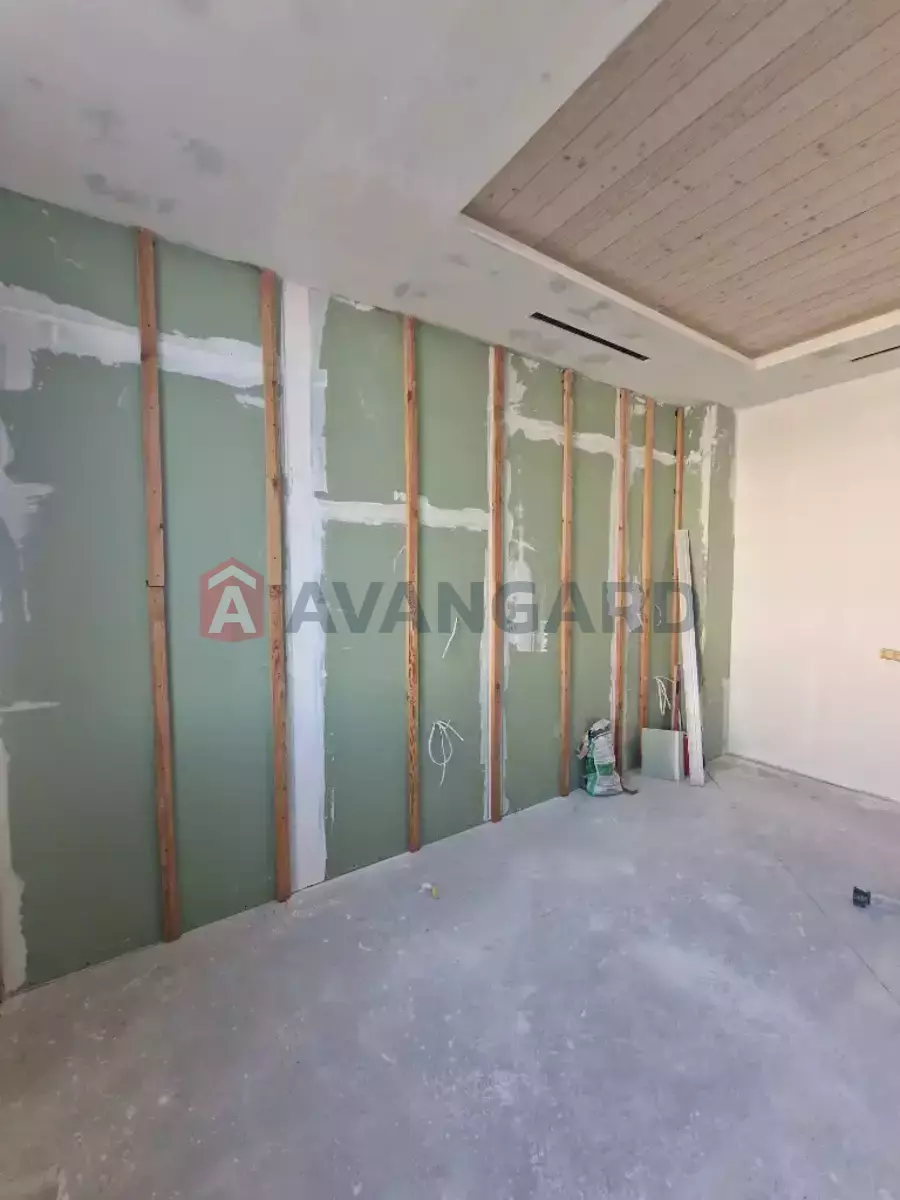 3 ��. ��������, 93/-/- ��. �., 4/5 ������ ���� 9