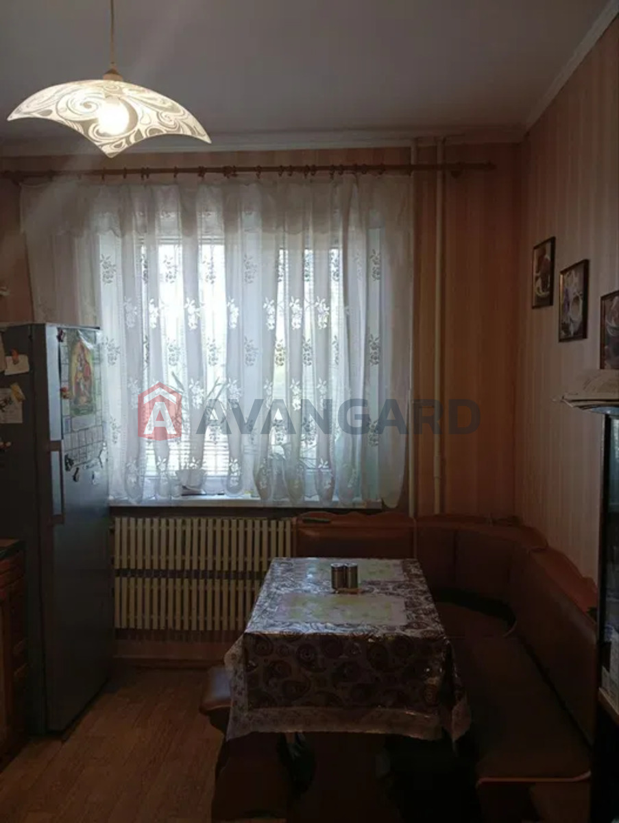 4 ��. ��������, 87/-/10 ��. �., 1/10 ������ ���� 4