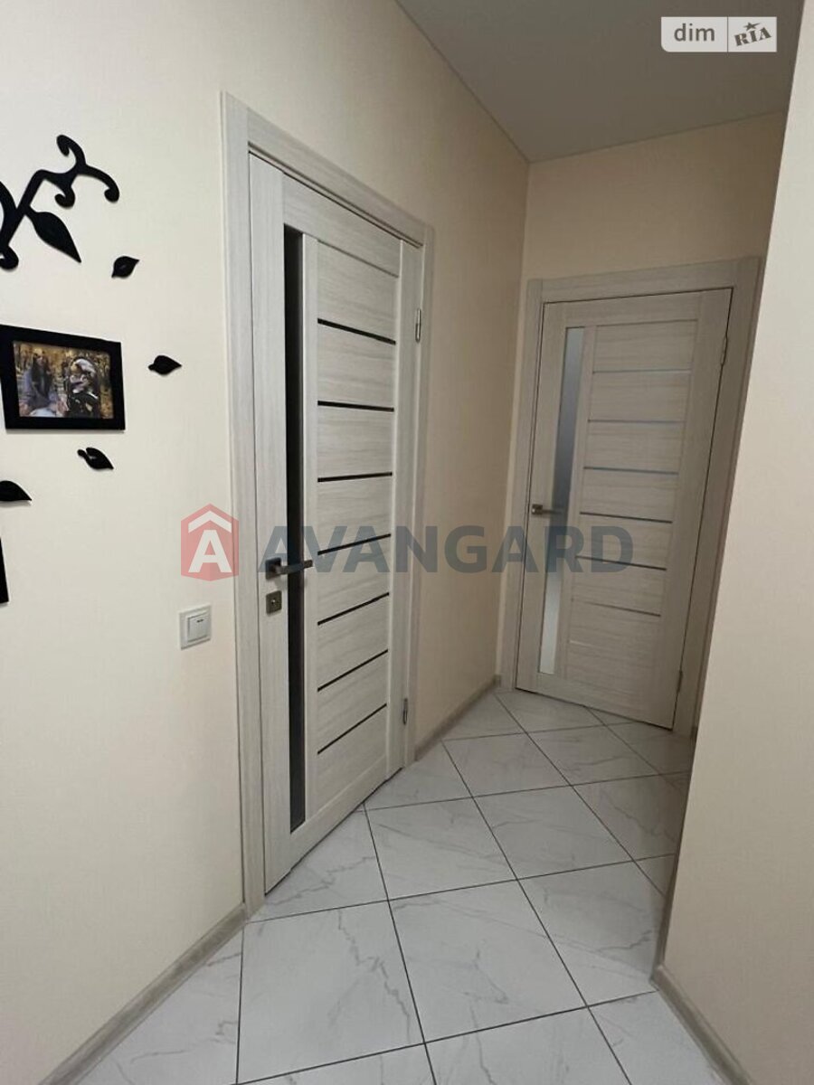 2 ����. ��������, 68/-/- ��. �., 5/5 ���� ���� 23