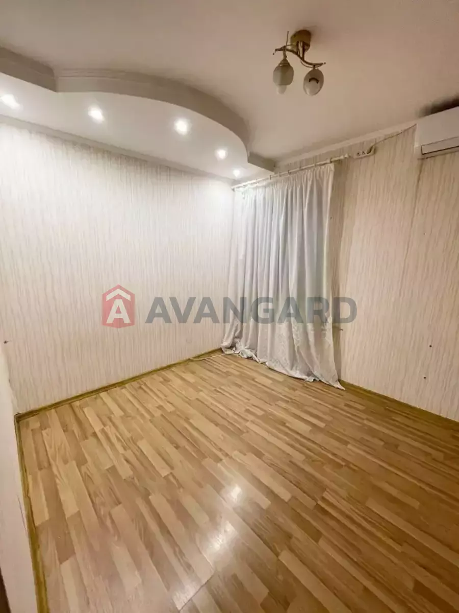 3 ��. ��������, 68/39/8 ��. �., 9/9 ������ ���� 8