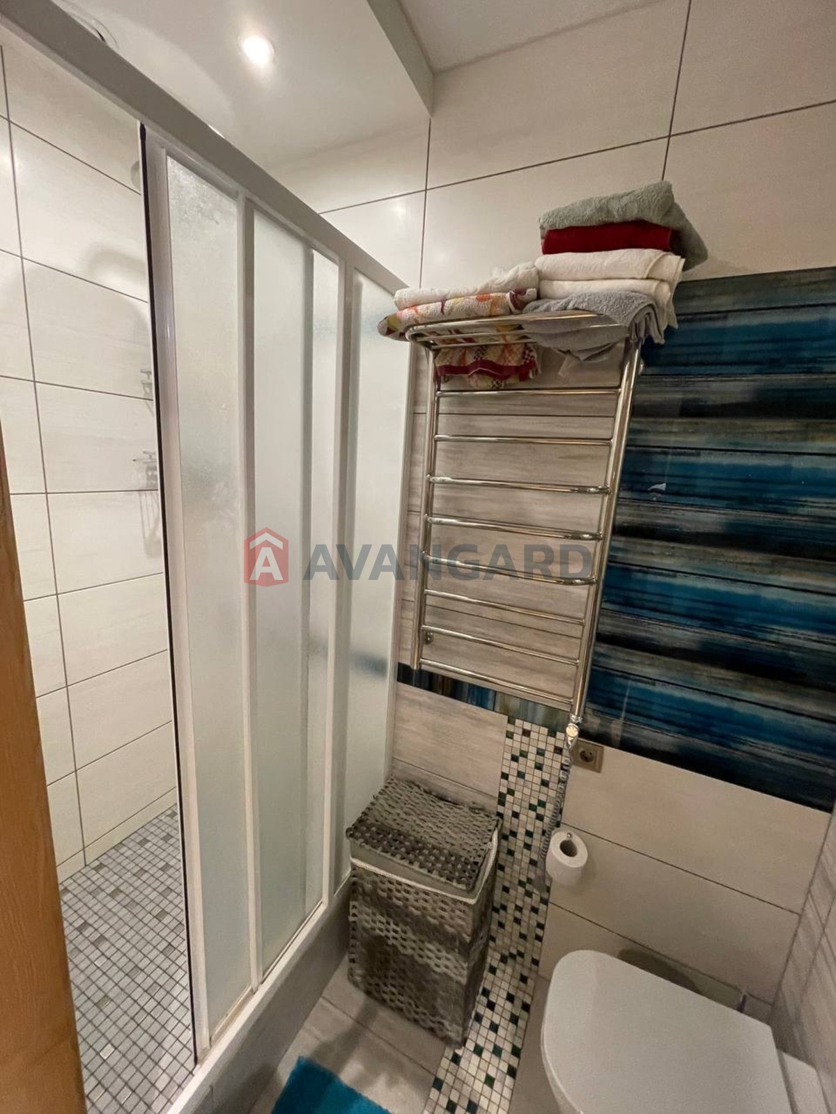 3 ��. ��������, 82/60/12 ��. �., 4/25 ������ ���� 10