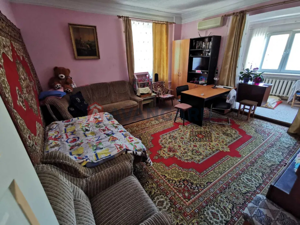 4 . , 89/-/9 . ., 3/4   7