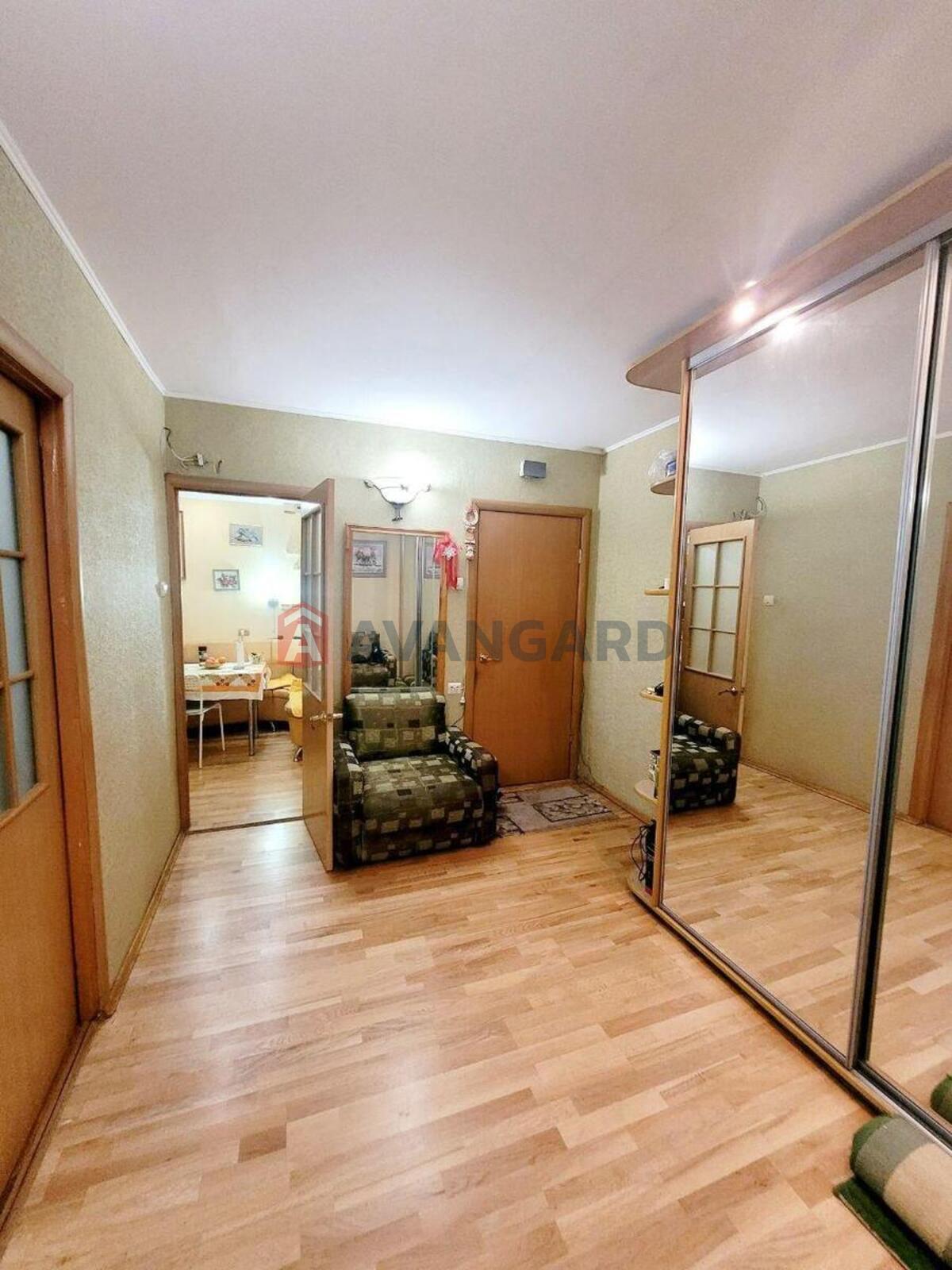 4 ��. ��������, 100/55/11 ��. �., 14/23 ������ ���� 8