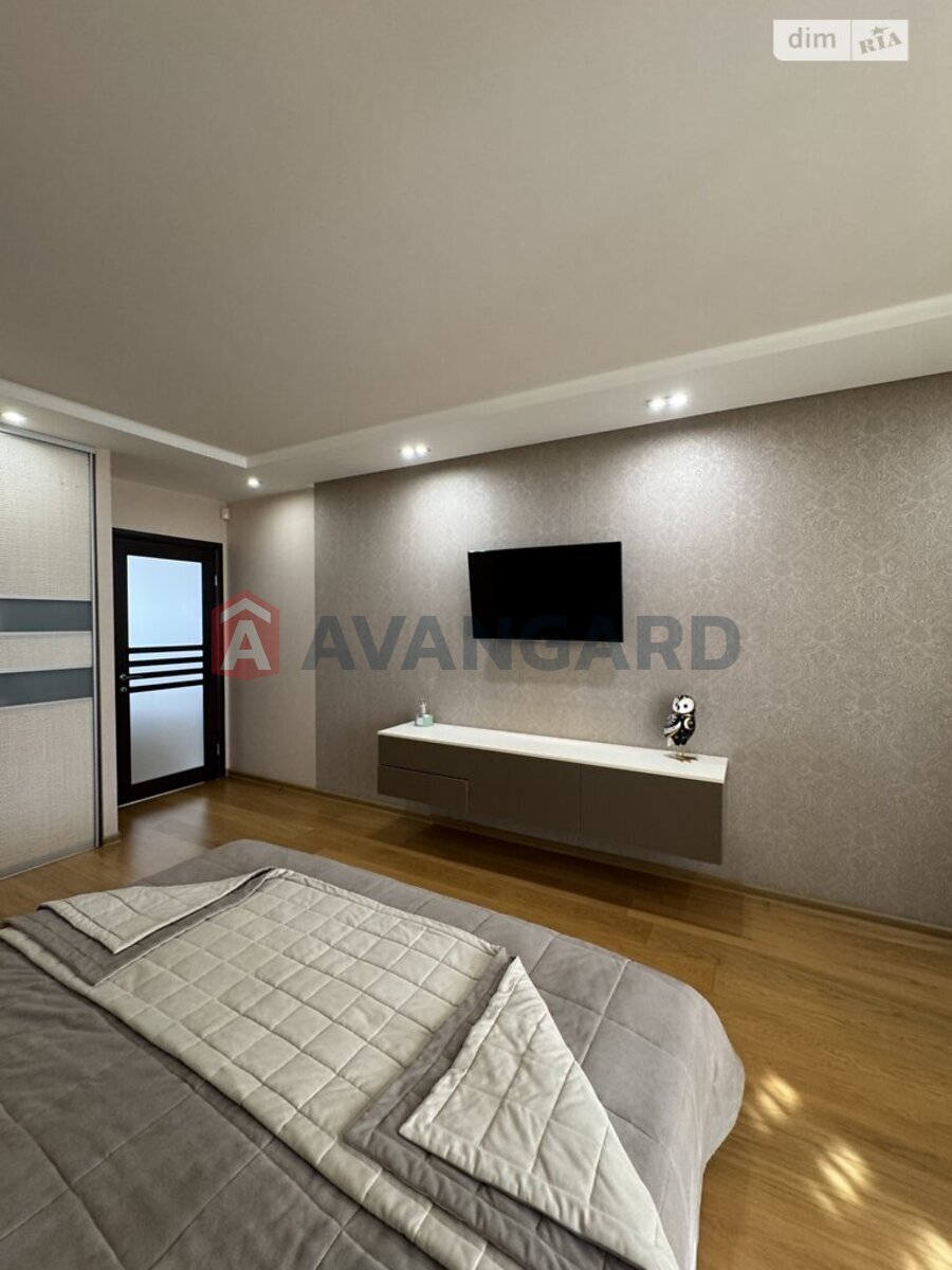 3 ��. ��������, 83/46/16 ��. �., 3/9 ������ ���� 22