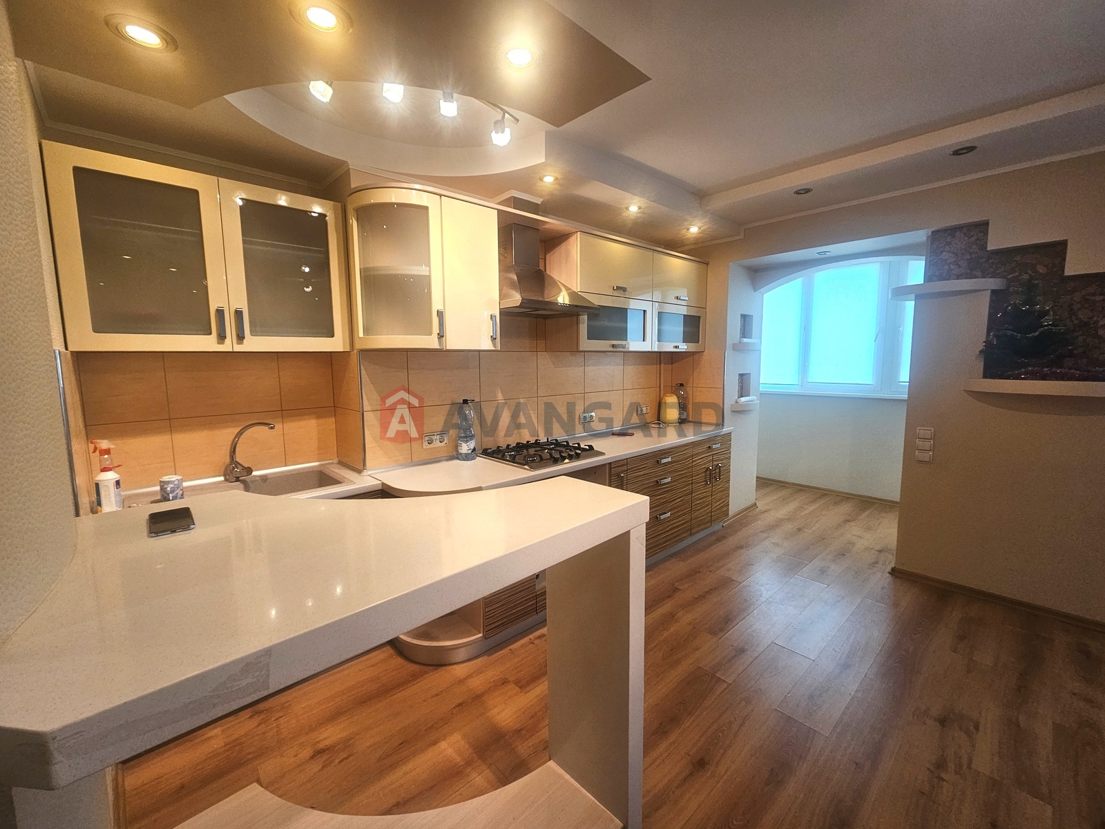 3 ��. ��������, 99/42/34 ��. �., 8/9 ������ ���� 7