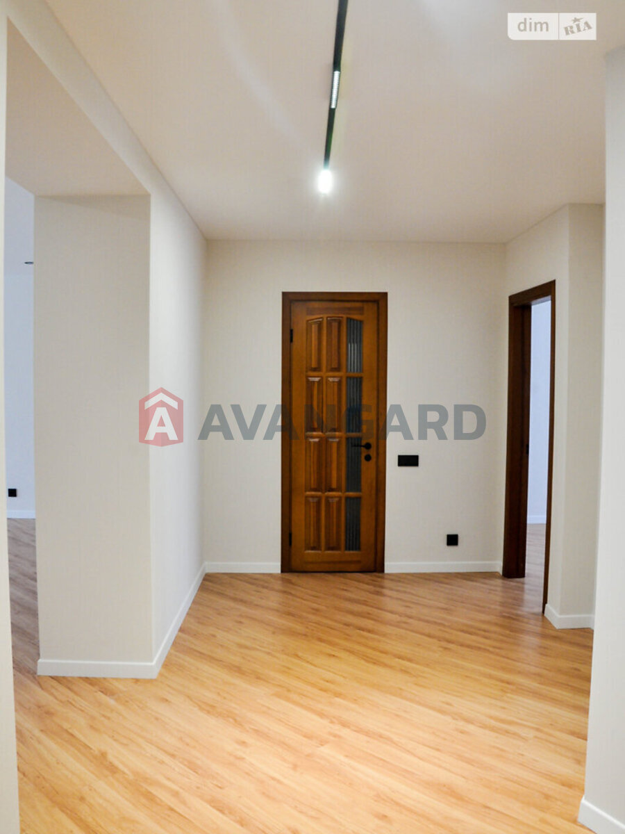 3 ��. ��������, 87/50/14 ��. �., 9/10 ������ ���� 20