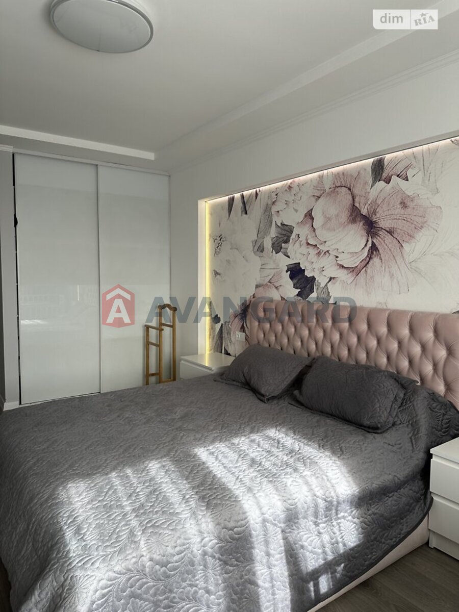 3 ��. ��������, 103/56/13 ��. �., 8/9 ������ ���� 17