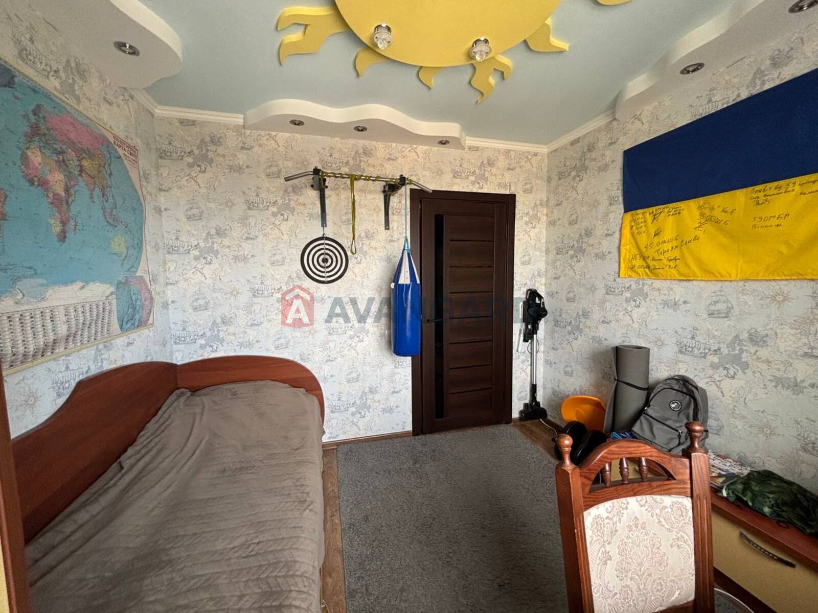 3 ��. ��������, 65/-/- ��. �., 8/10 ������ ���� 18