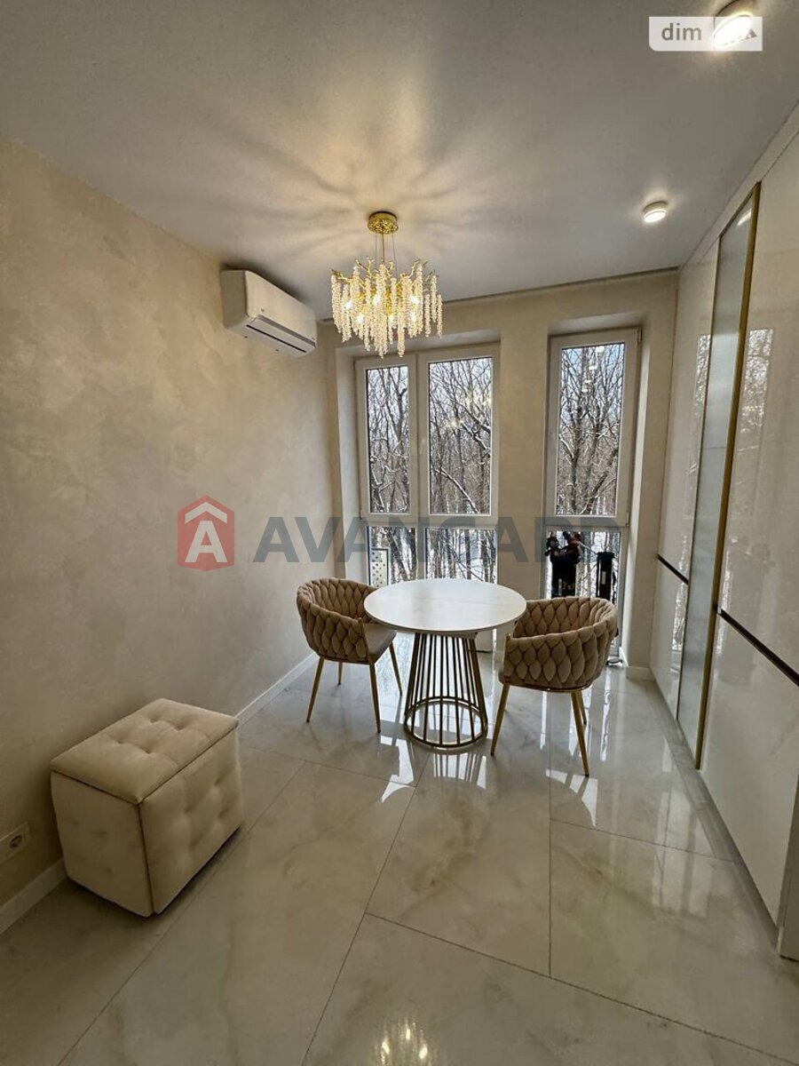 1 ����. ��������, 46/-/- ��. �., 7/10 ���� ���� 3