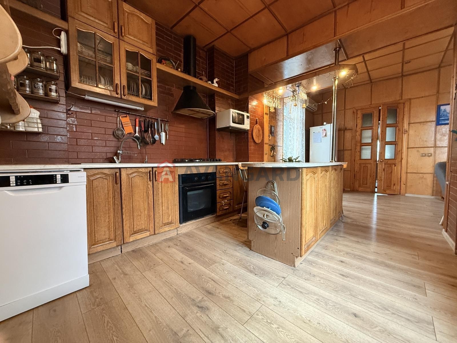 4 ��. ��������, 95/70/20 ��. �., 3/3 ������ ���� 7