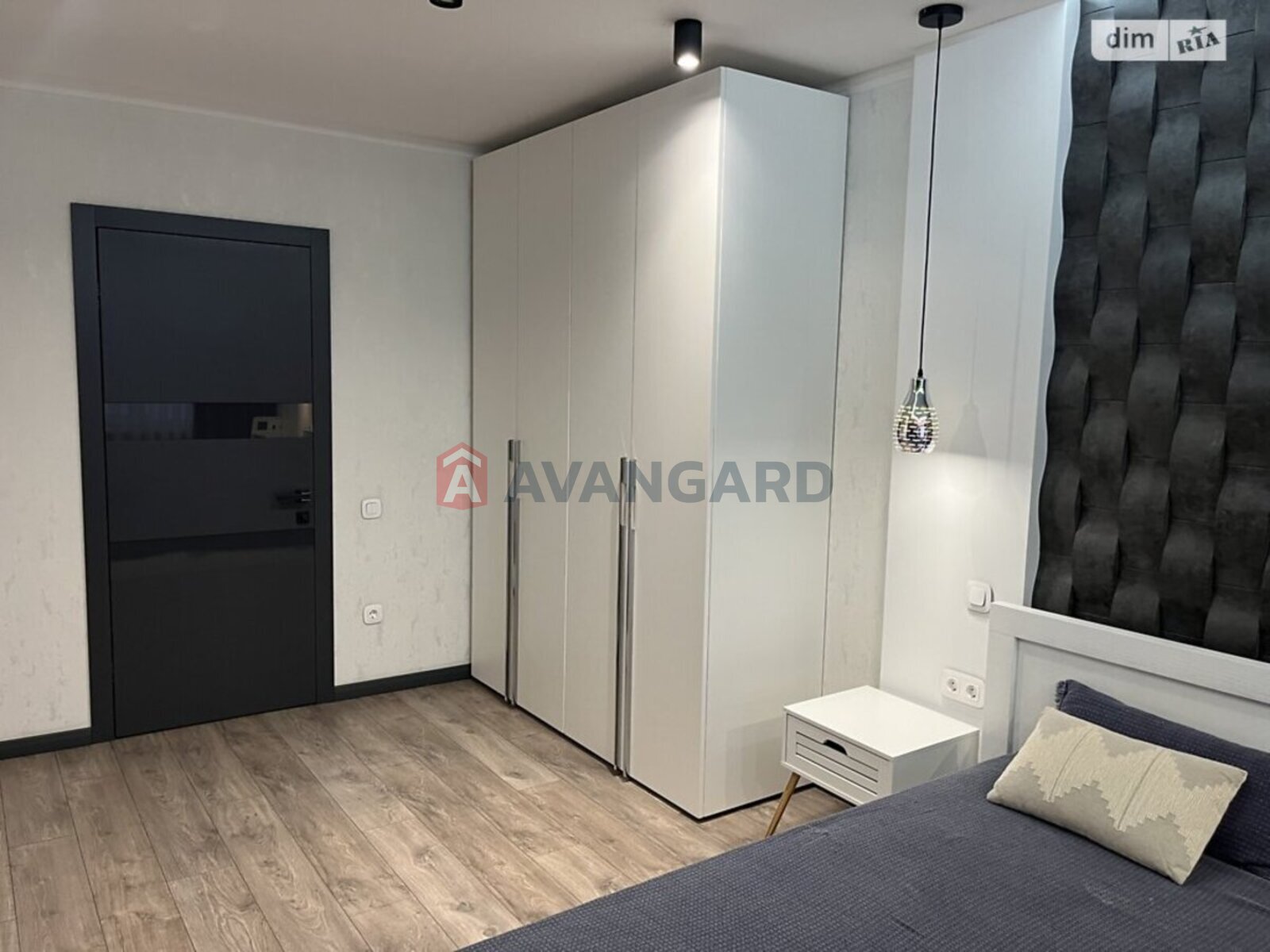 3 ��. ��������, 97/-/- ��. �., 8/10 ������ ���� 15