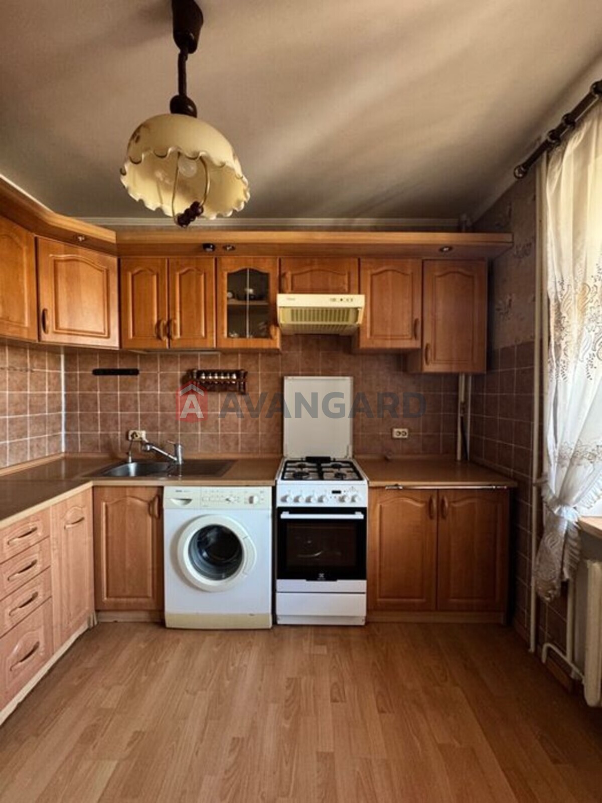 3 ��. ��������, 72/-/8 ��. �., 7/10 ������ ���� 1