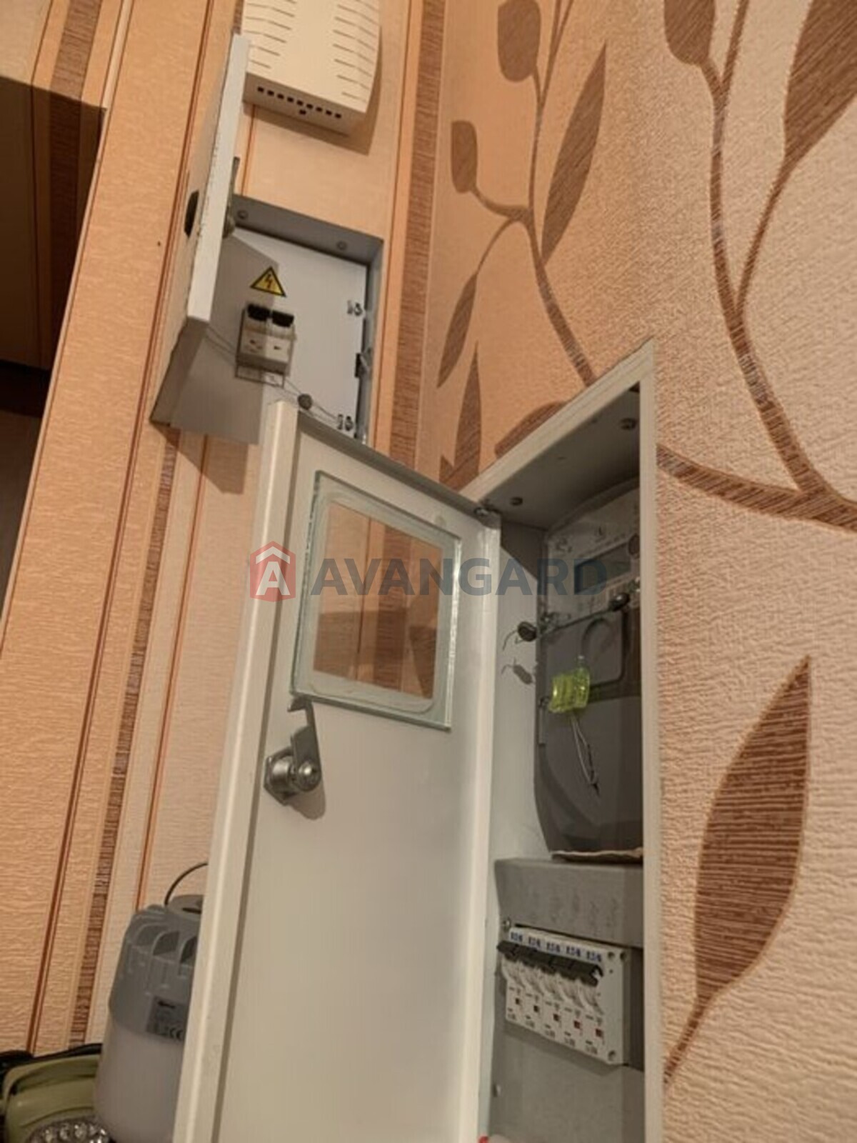 2 ����. ��������, 52/-/7 ��. �., 4/4 ���� ���� 9