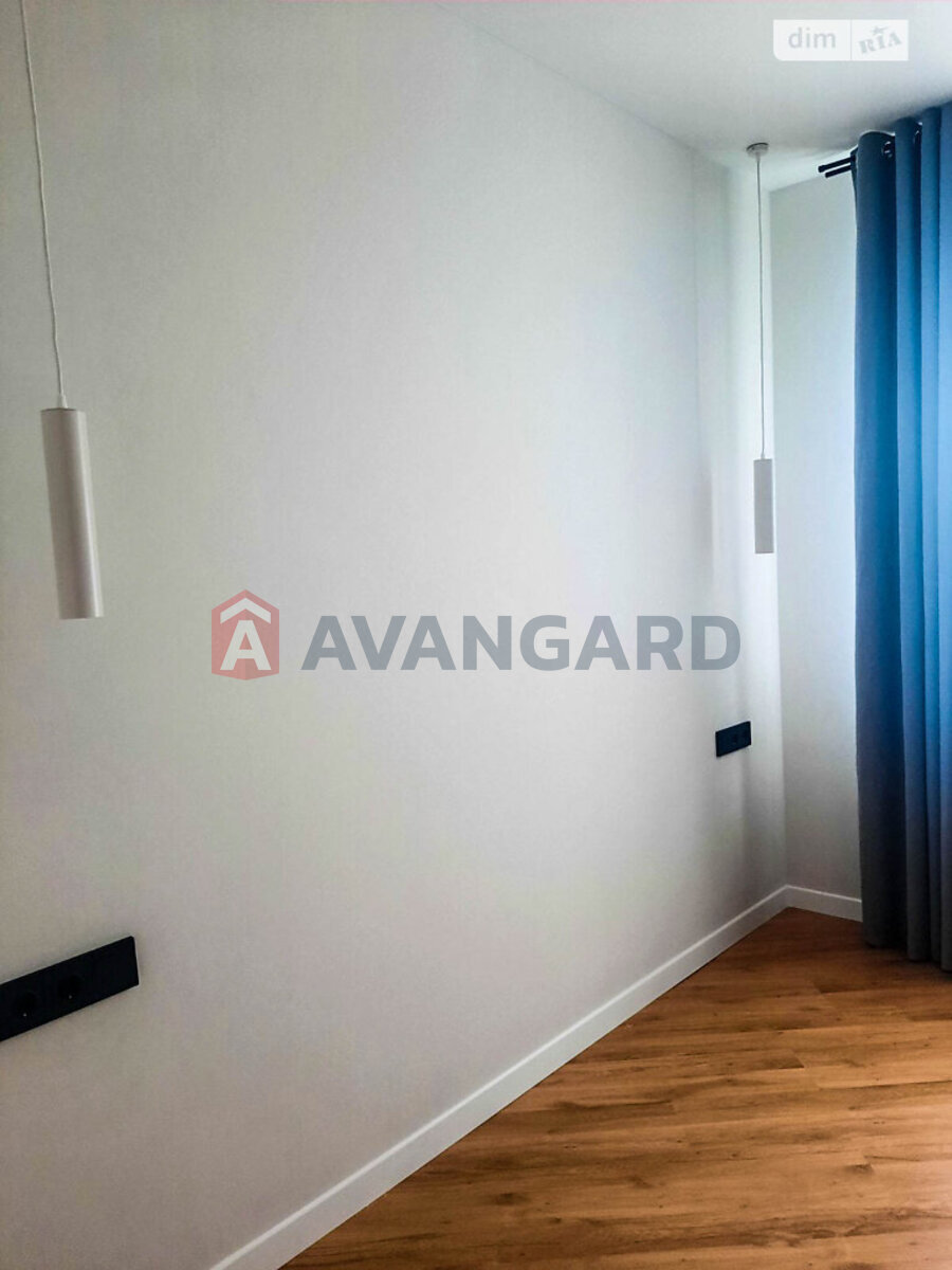 3 ��. ��������, 87/50/14 ��. �., 9/10 ������ ���� 16