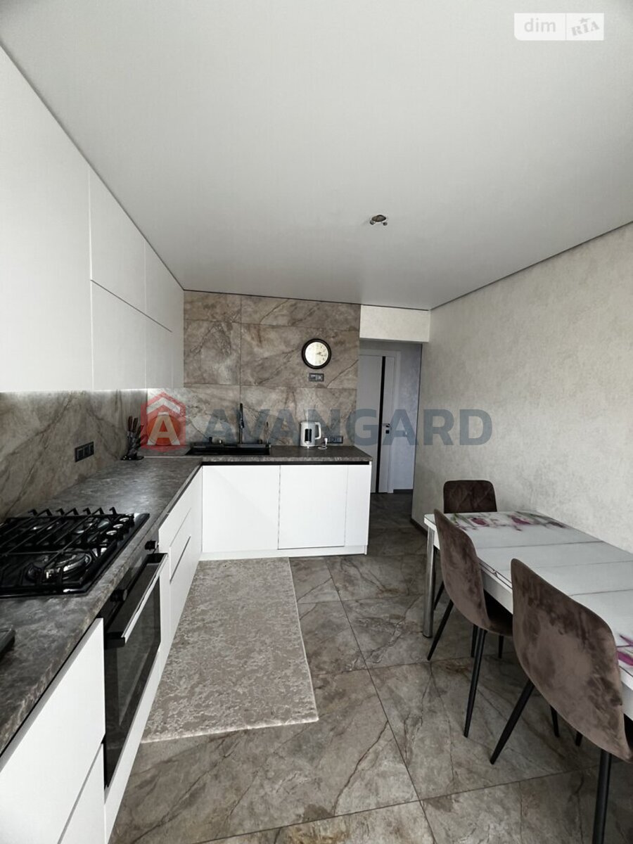 2 ��. ��������, 66/36/14 ��. �., 10/10 ������ ���� 3