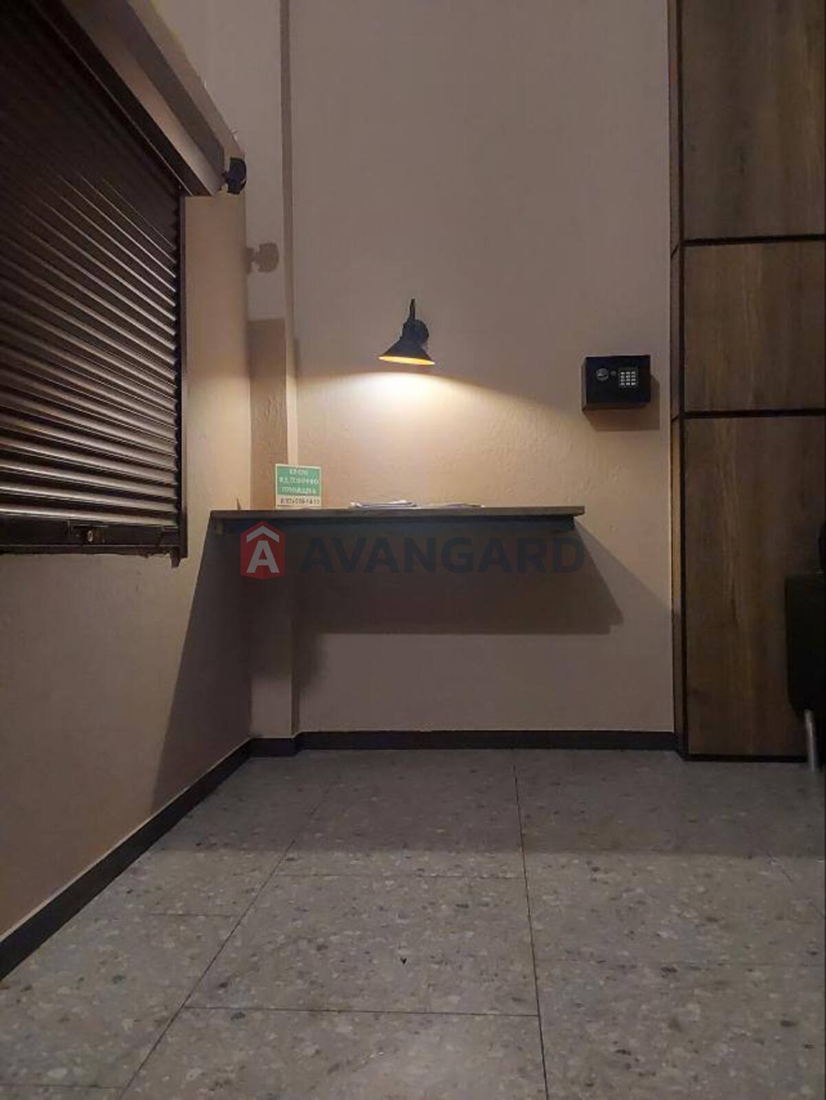 1 ��. ��������, 38/30/8 ��. �., 13/18 ������ ���� 18