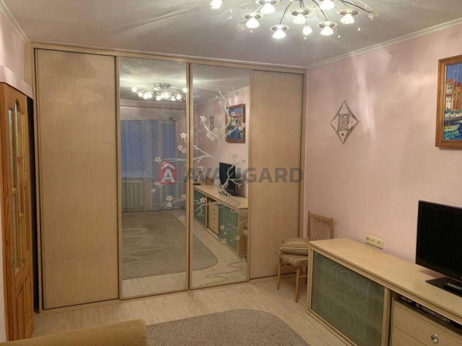 1 ��. ��������, 30/-/6 ��. �., 4/5 ������ ���� 6