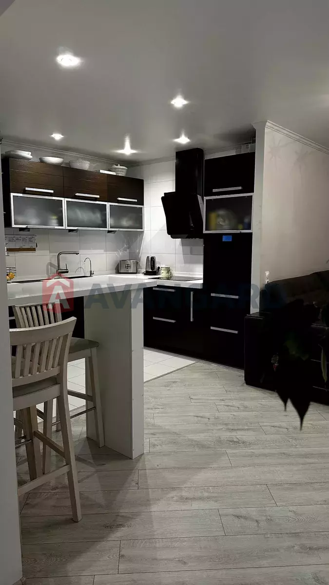 3 ����. ��������, 72/-/8 ��. �., 15/16 ���� ���� 9
