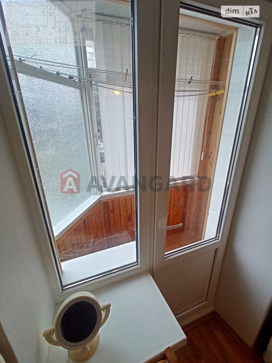 3 ��. ��������, 66/40/8 ��. �., 1/5 ������ ���� 22