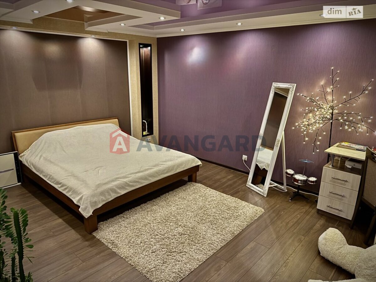 3 ����. ��������, 93/53/35 ��. �., 4/5 ���� ���� 19