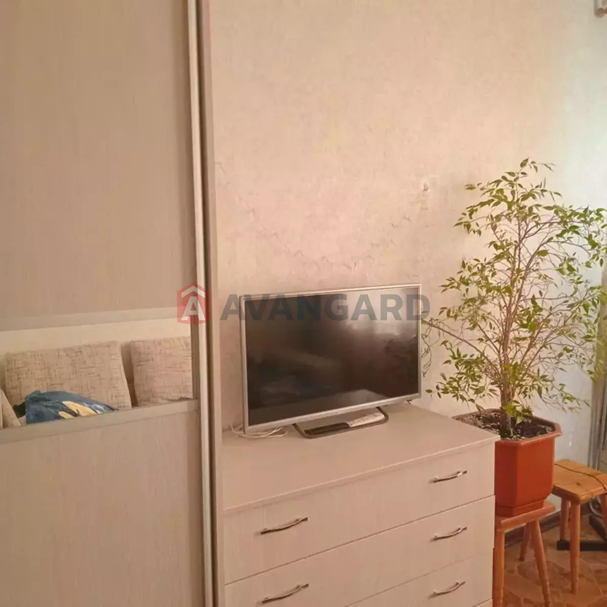 1 ����. ��������, 23/-/4 ��. �., 4/9 ���� ���� 2