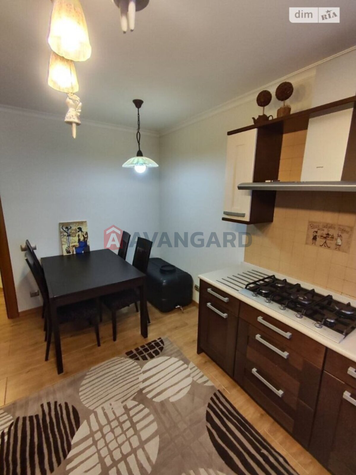 3 ��. ��������, 120/-/- ��. �., 4/10 ������ ���� 3