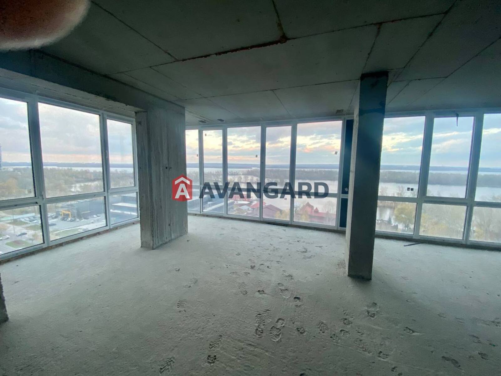 3 ����. ��������, 81/-/- ��. �., 7/23 ���� ���� 5