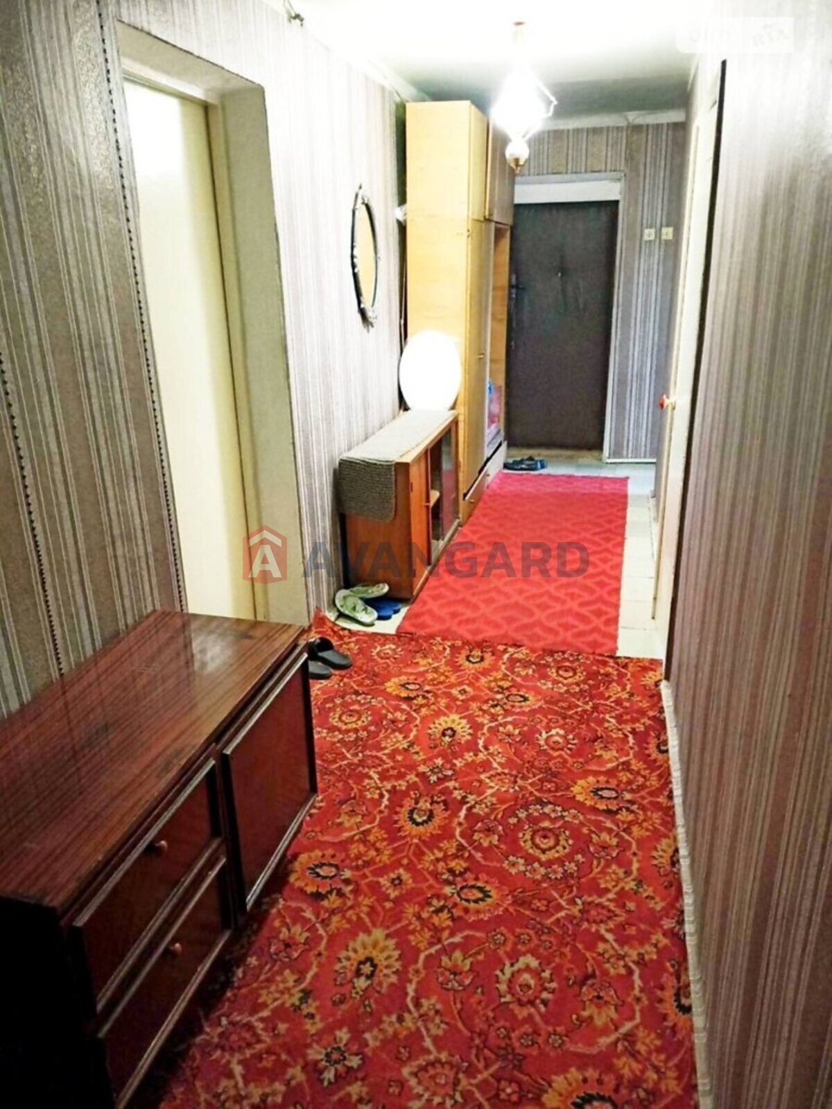 4 ����. ��������, 82/51/7 ��. �., 5/9 ���� ���� 28