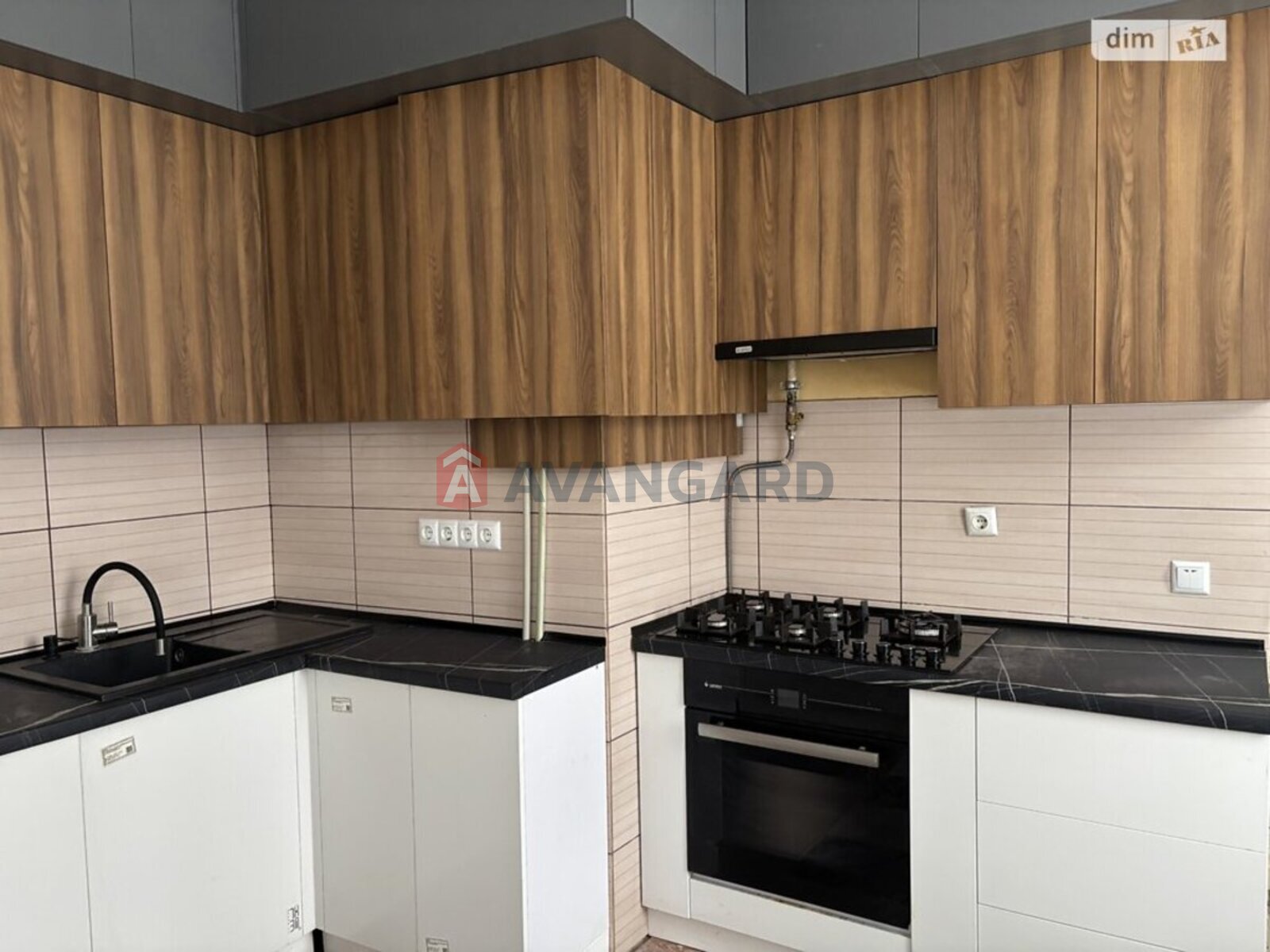 3 ��. ��������, 74/-/- ��. �., 2/4 ������ ���� 3