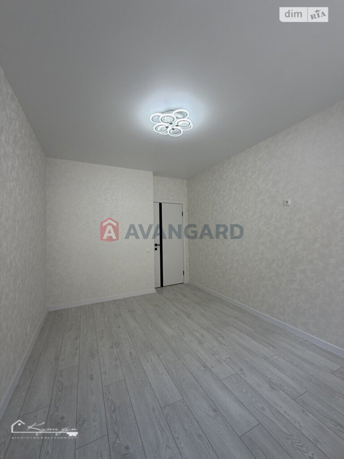 2 ��. ��������, 68/32/18 ��. �., 6/10 ������ ���� 13