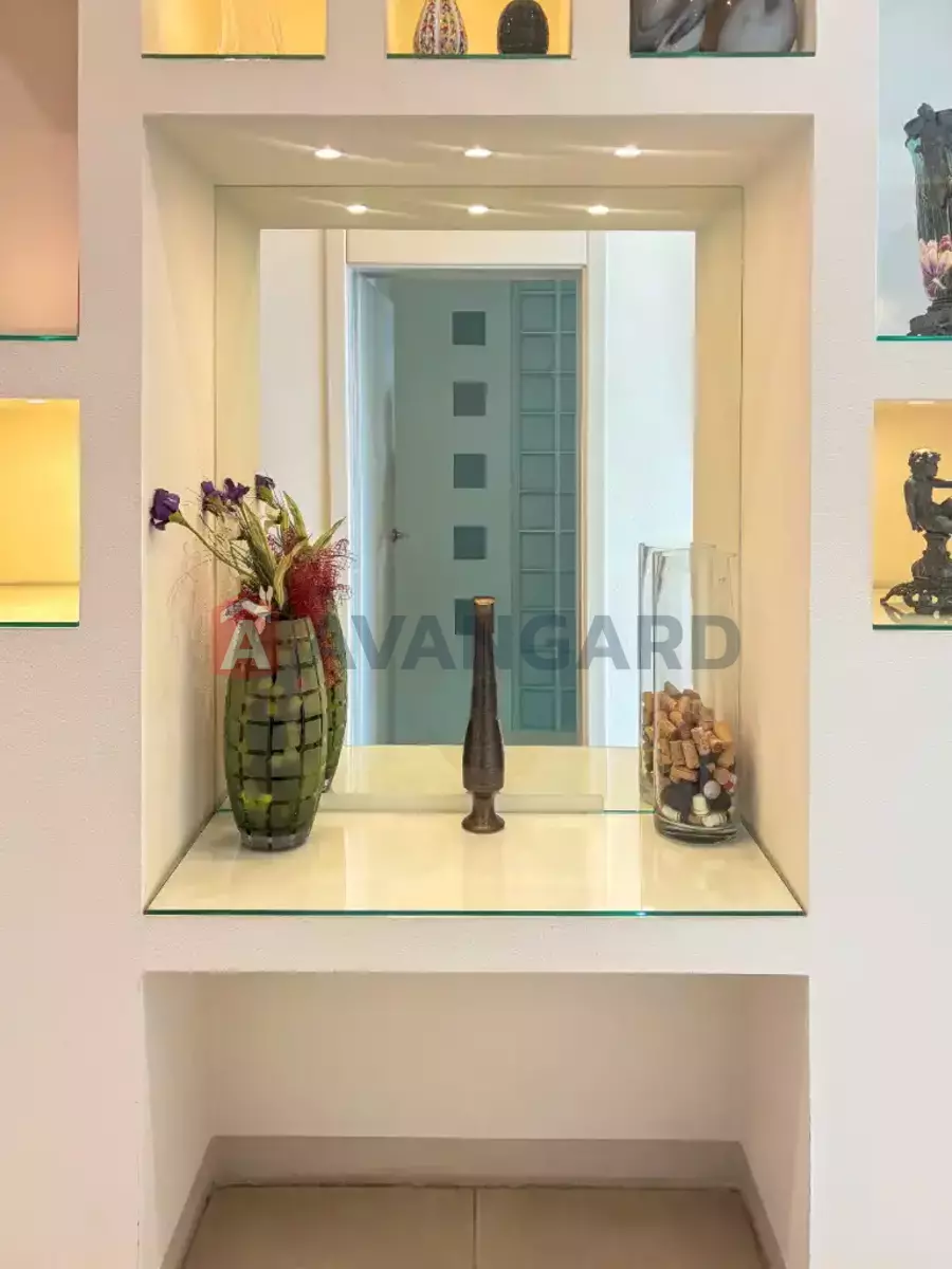 4 ��. ��������, 150/-/- ��. �., 8/14 ������ ���� 18