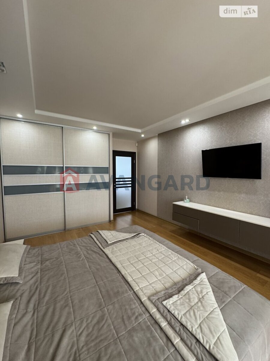 3 ��. ��������, 83/46/16 ��. �., 3/9 ������ ���� 23