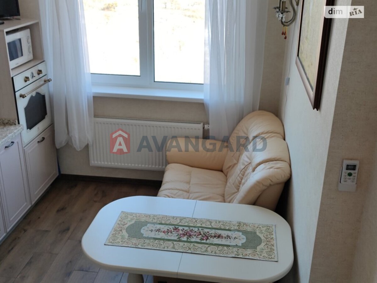 1 ��. ��������, 42/18/10 ��. �., 11/16 ������ ���� 2