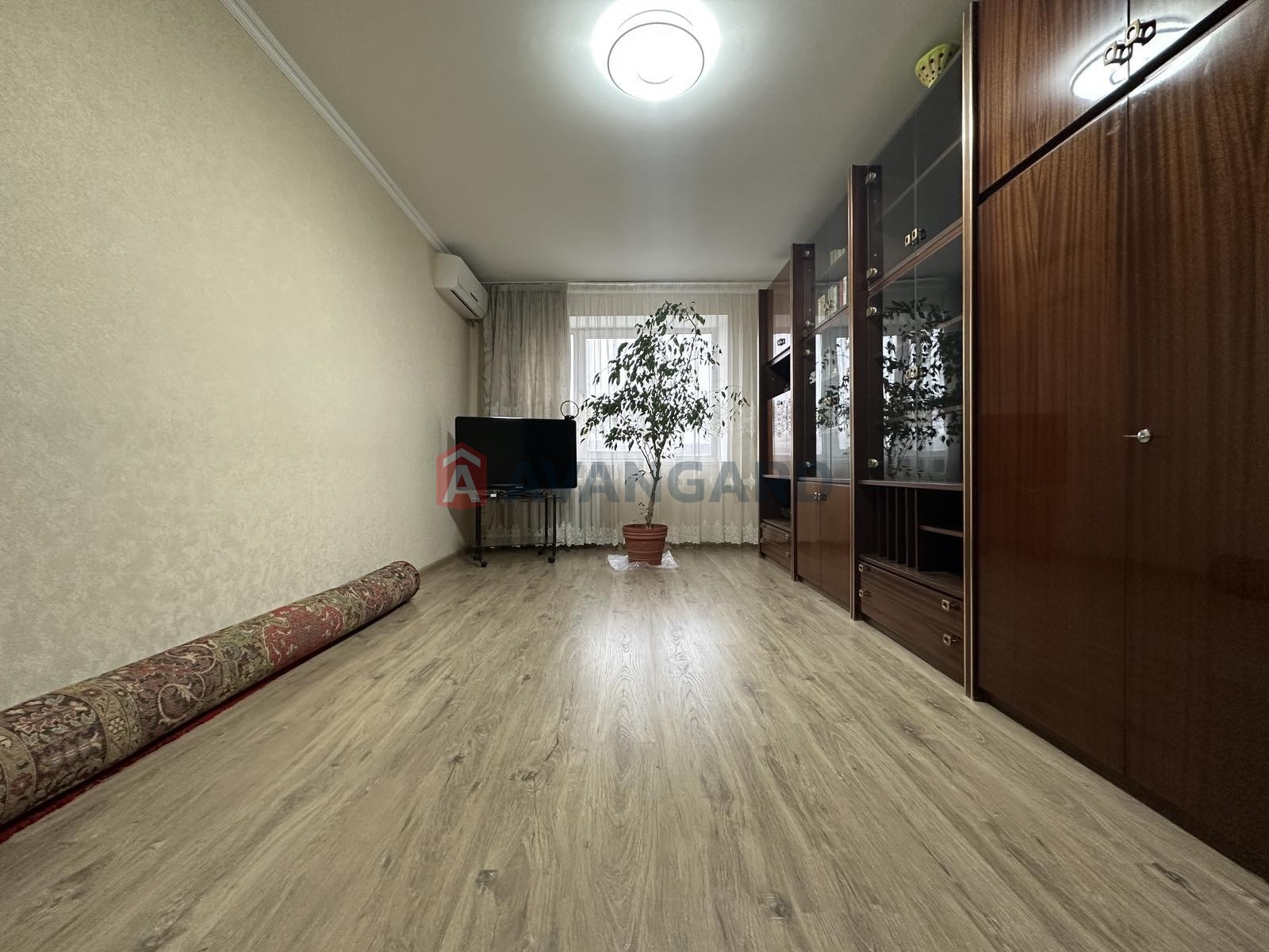 2 ����. ��������, 49/30/8 ��. �., 5/5 ���� ���� 14