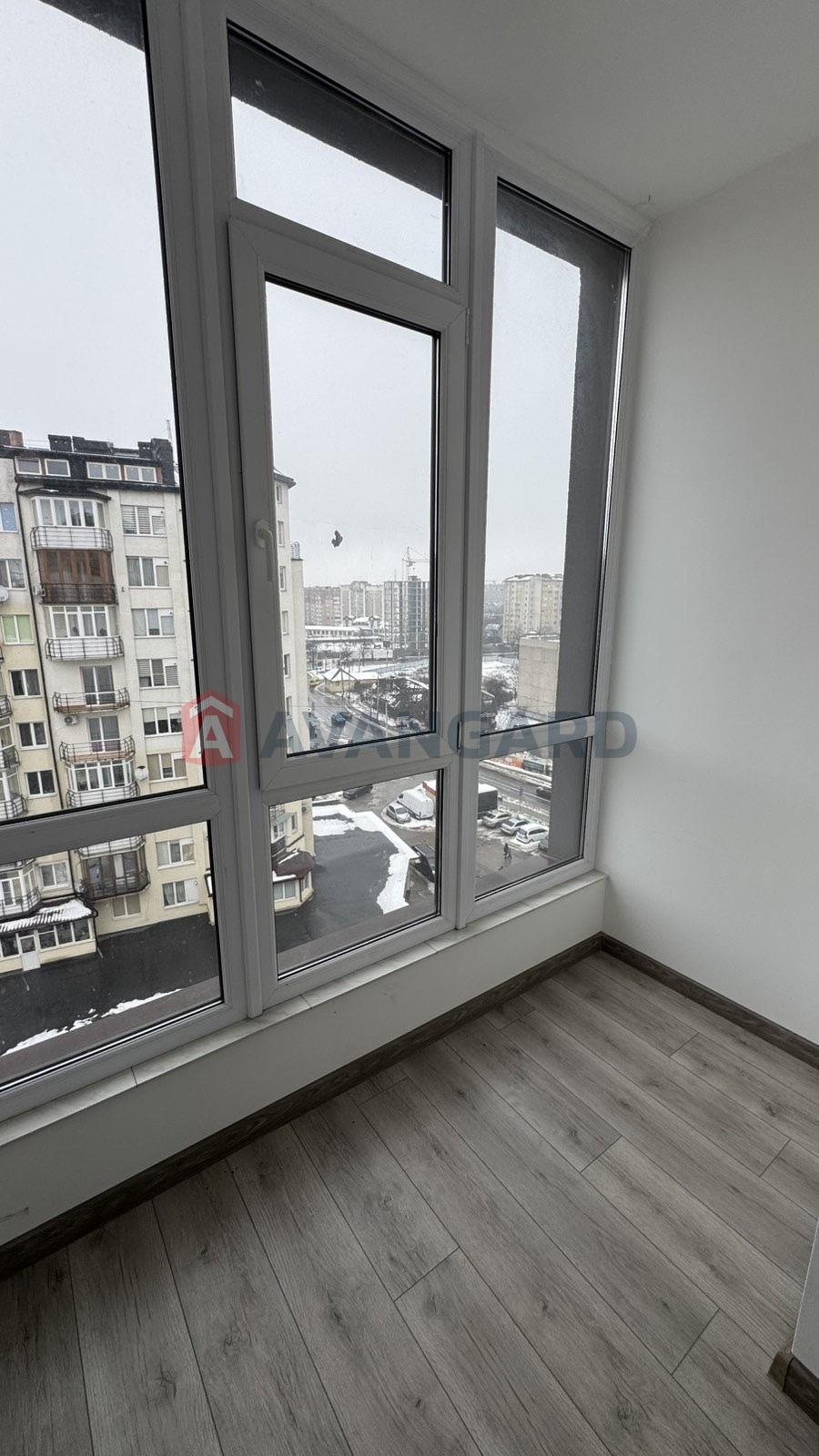 3 ����. ��������, 82,8/42,8/15,4 ��. �., 9/10 ���� ���� 8