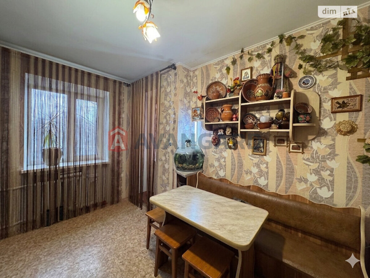 3 ��. ��������, 74/45/11 ��. �., 2/9 ������ ���� 4