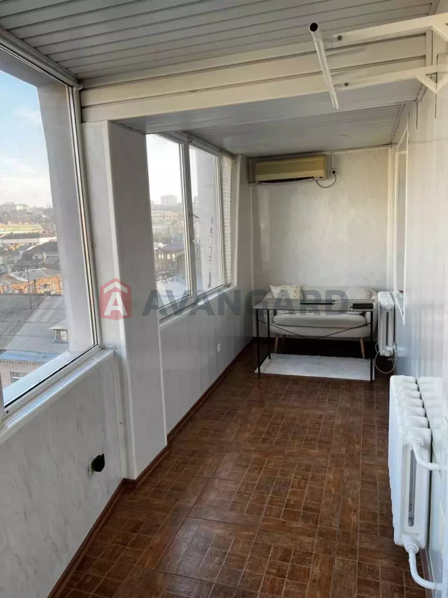 3 ����. ��������, 80/-/11 ��. �., 8/12 ���� ���� 6