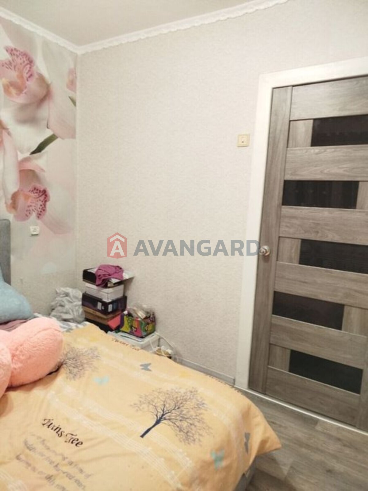 4 ����. ��������, 82/-/7 ��. �., 9/9 ���� ���� 10