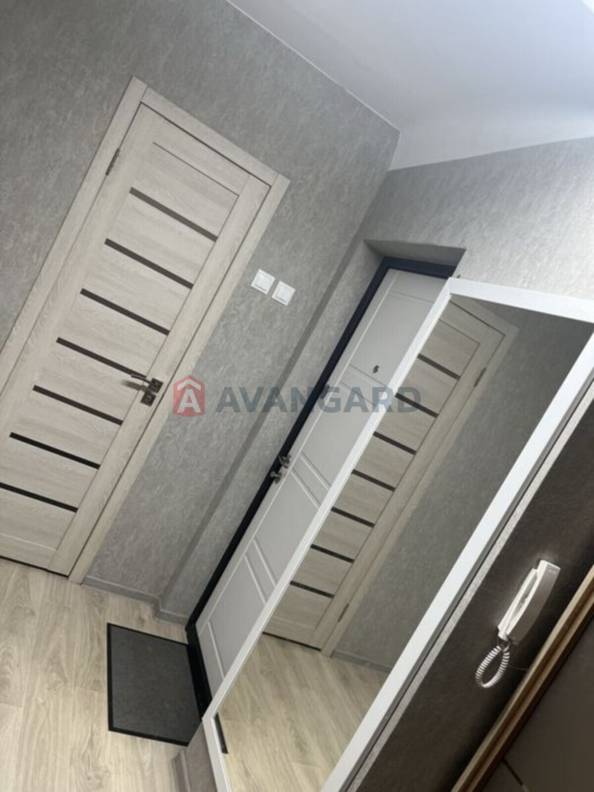 3 ��. ��������, 68/-/8 ��. �., 5/9 ������ ���� 8